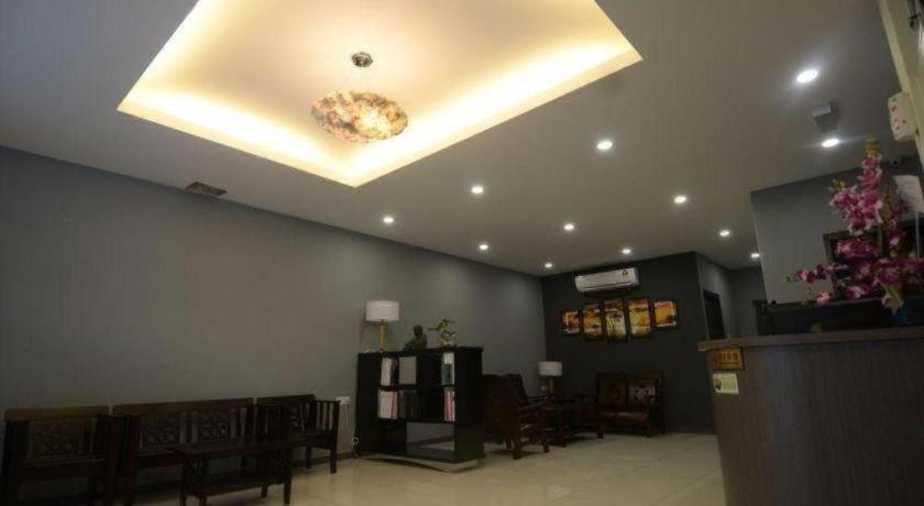 Kuok Pin Hotel Кучинг Экстерьер фото