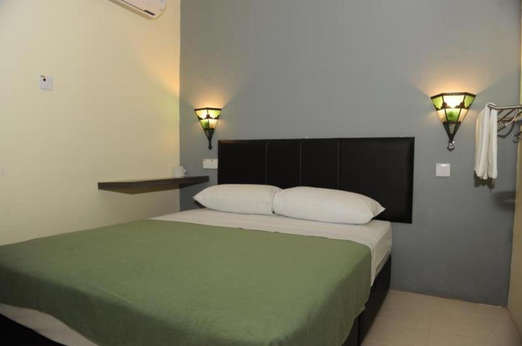 Kuok Pin Hotel Кучинг Экстерьер фото