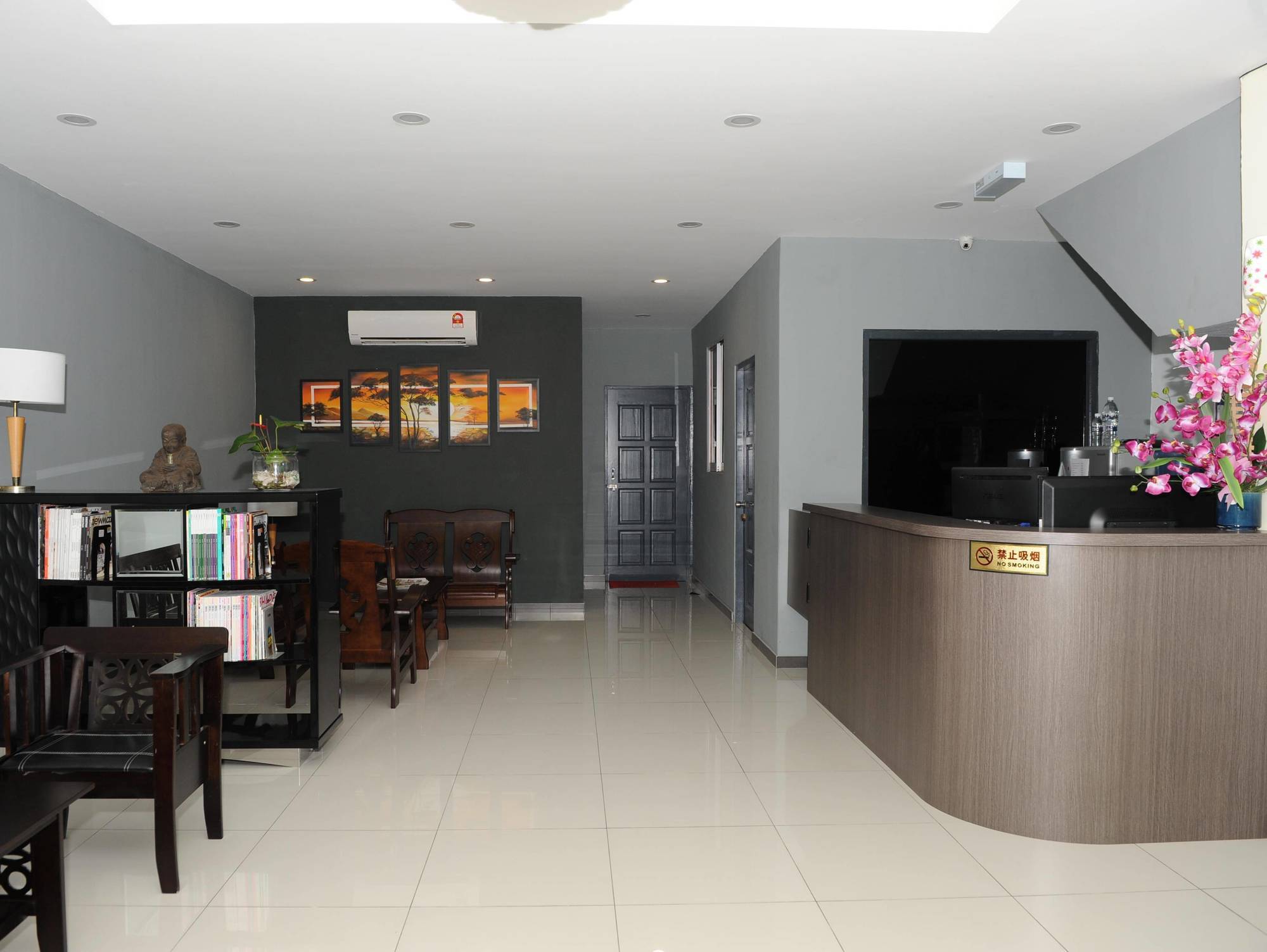 Kuok Pin Hotel Кучинг Экстерьер фото