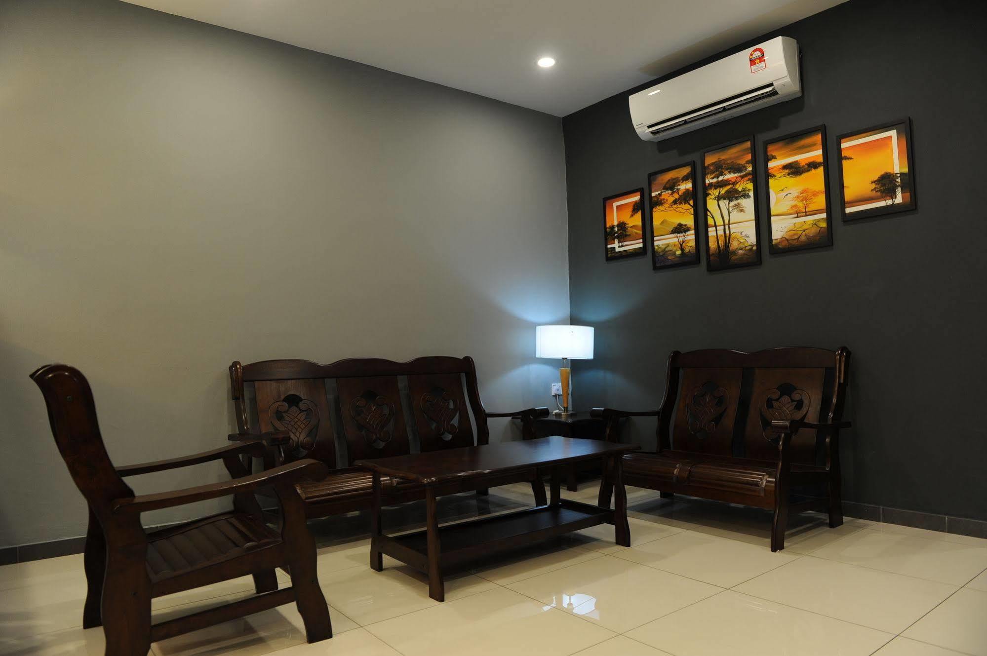 Kuok Pin Hotel Кучинг Экстерьер фото