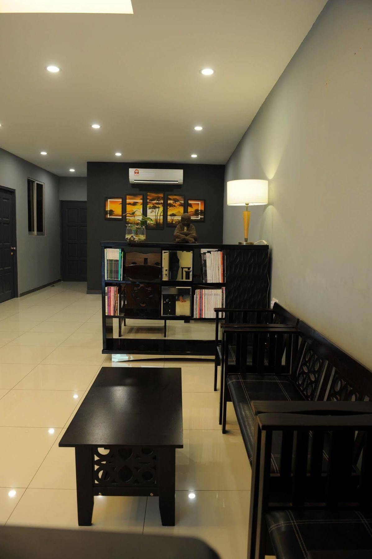 Kuok Pin Hotel Кучинг Экстерьер фото