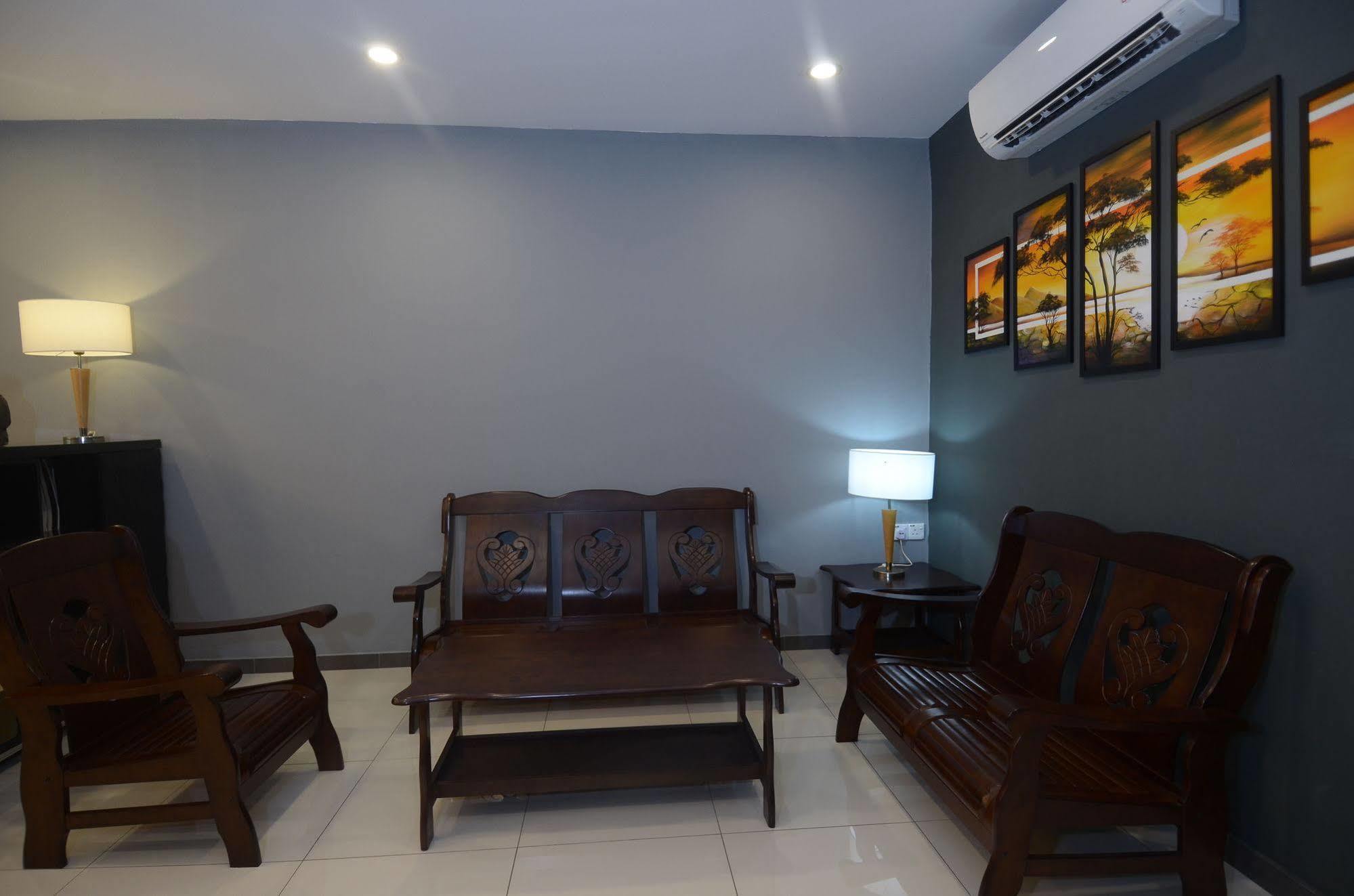 Kuok Pin Hotel Кучинг Экстерьер фото